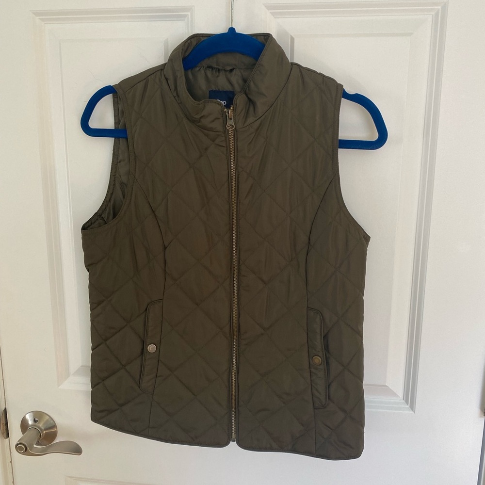Gap zip front vest. NWOT S S